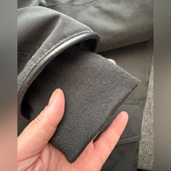 Canada Goose Banff Parka Size Medium - Picture 11 of 16